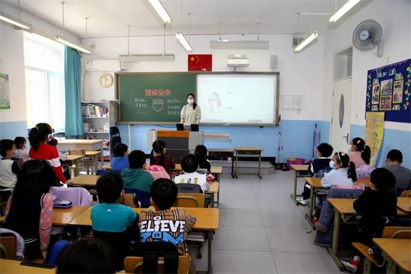 北京市朝阳区芳草地国际学校安全教育日活动图片7