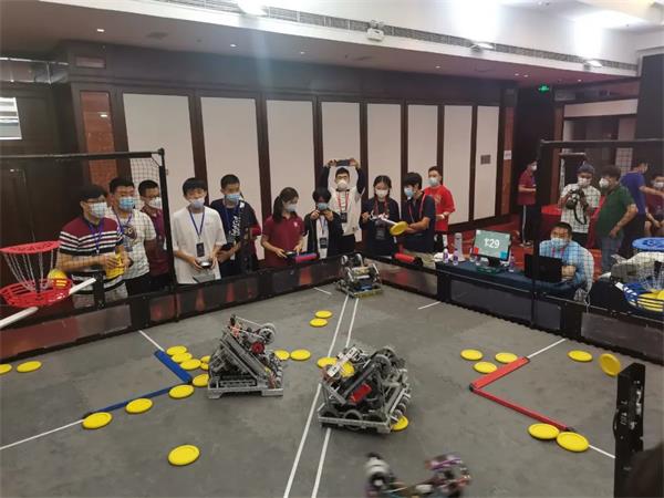 北京市第八十中学国际部学生在VEX机器人北京选拔赛图片3